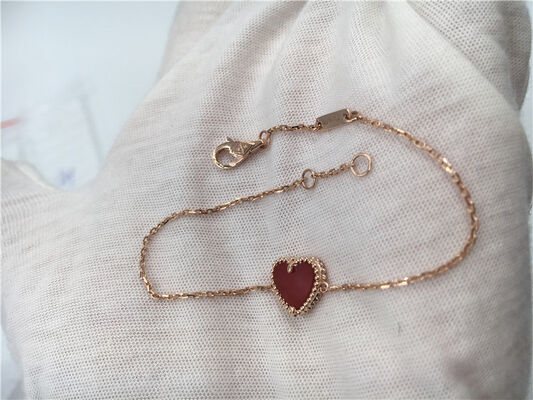 Young Ladies 18K Gold Jewelry Sweet Alhambra Heart Bracelet With Carnelian