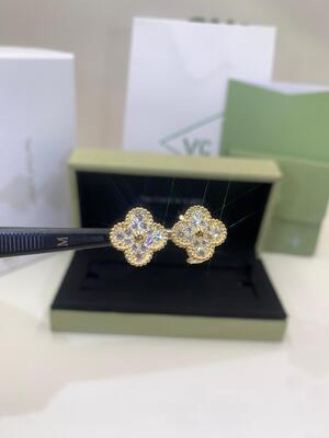 Vintage Alhambra Medium Clip Earrings 18K Yellow Gold White Mother Of Pearl VS Diamond
