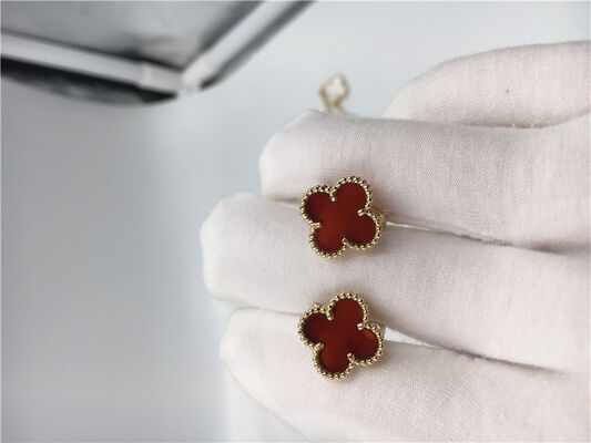 Van  Arpels Sweet Alhambra earstuds 18k yellow gold with carnelian