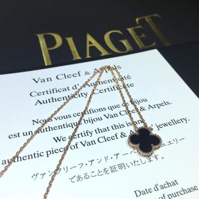 Van  Arpels Luxury Gold Jewelry Sweet Alhambra Pendant Yellow Gold Mother Of Pearl