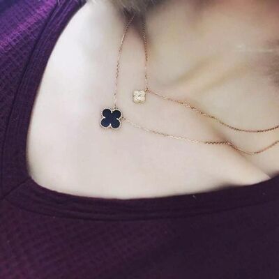 Van  Arpels Luxury Gold Jewelry Sweet Alhambra Pendant Yellow Gold Mother Of Pearl
