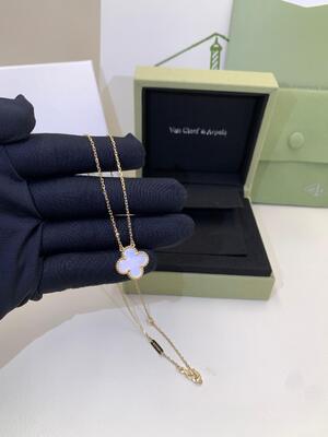 18K Yellow Gold Agate Medium Necklace Lucky Girl VCA Vintage Alhambra Pendant
