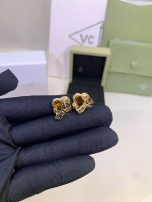 Vintage Alhambra Medium Clip Earrings 18K Yellow Gold White Mother Of Pearl VS Diamond