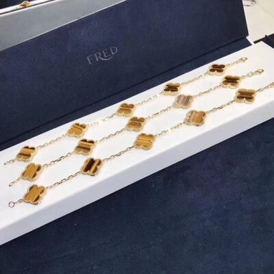 Vintage Alhambra bracelet, 5 motifs, 18K yellow gold, tiger’s eye.